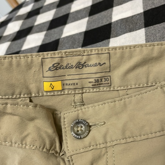 Eddie Bauer Travex Tan Khaki Chino Pants Size 38 x 30 Stretch Zipper Pockets - Picture 3 of 11